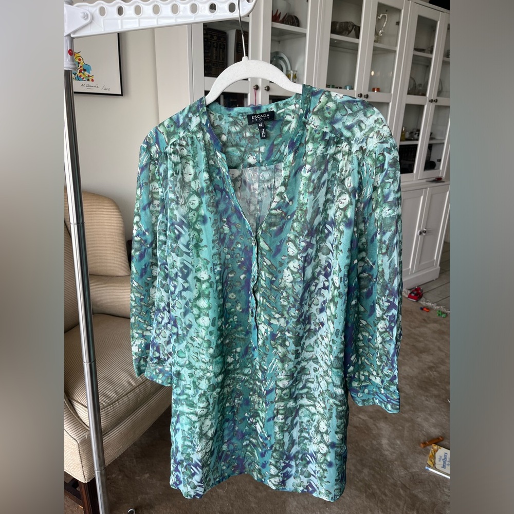ESCADA sport. Top size 40 = US 10